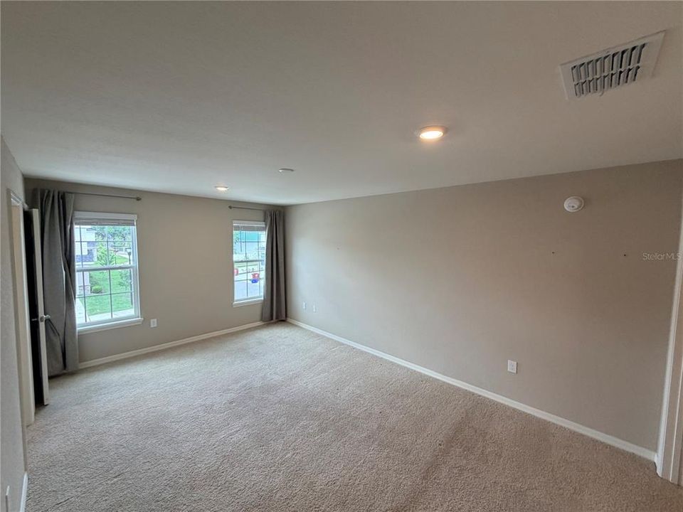 For Rent: $2,100 (3 beds, 2 baths, 1726 Square Feet)