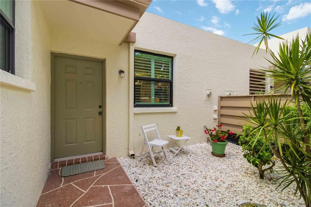 For Sale: $325,000 (3 beds, 2 baths, 1468 Square Feet)