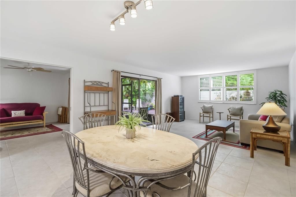 For Sale: $325,000 (3 beds, 2 baths, 1468 Square Feet)