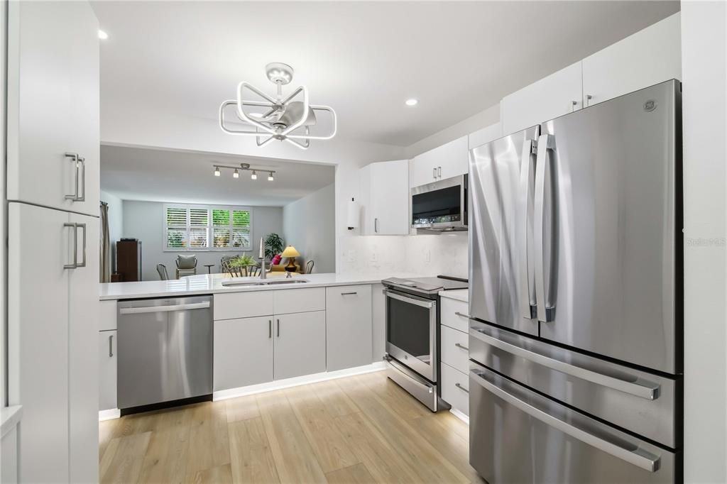 For Sale: $325,000 (3 beds, 2 baths, 1468 Square Feet)