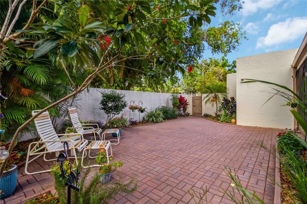 For Sale: $325,000 (3 beds, 2 baths, 1468 Square Feet)