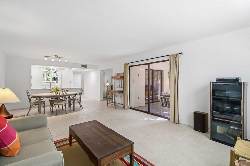 For Sale: $325,000 (3 beds, 2 baths, 1468 Square Feet)