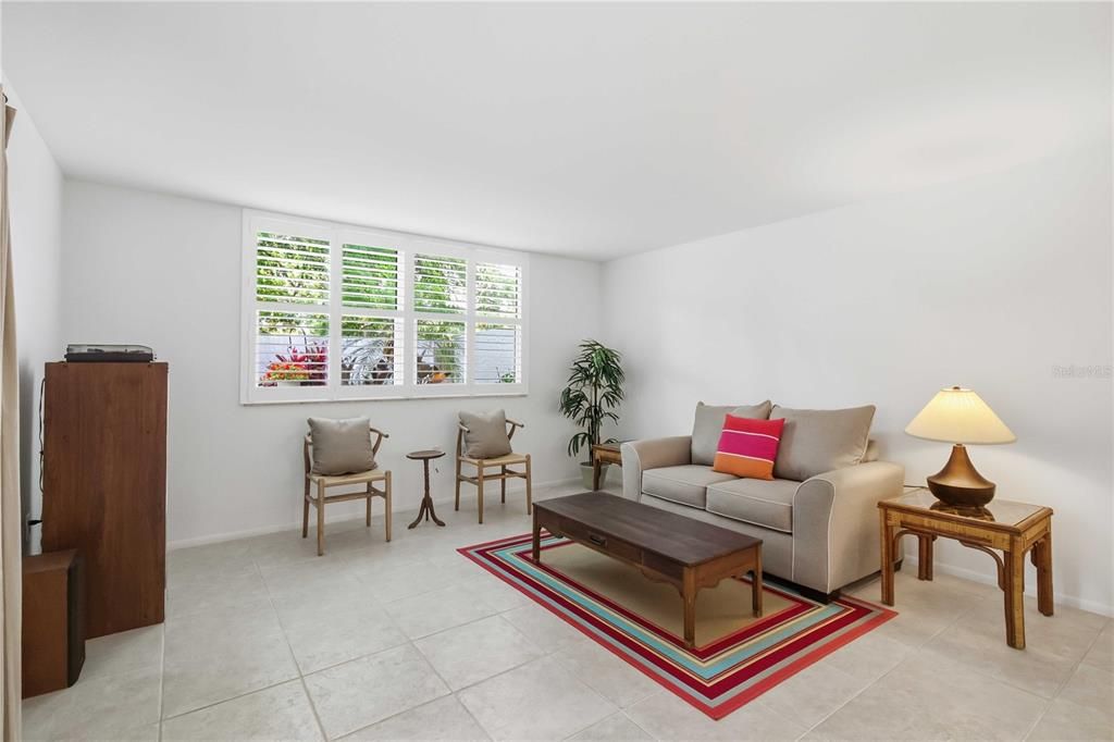 For Sale: $325,000 (3 beds, 2 baths, 1468 Square Feet)