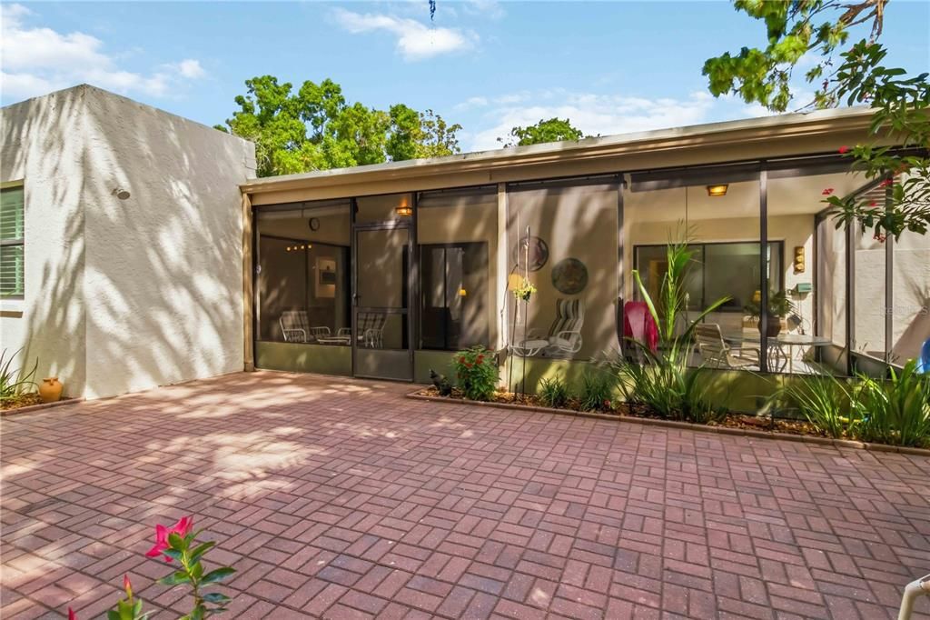 For Sale: $325,000 (3 beds, 2 baths, 1468 Square Feet)