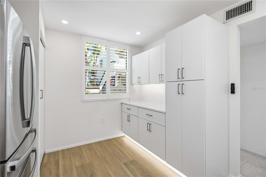 For Sale: $325,000 (3 beds, 2 baths, 1468 Square Feet)