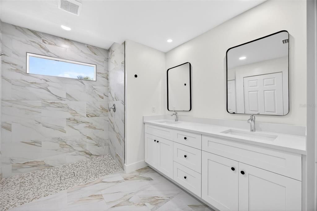 For Sale: $435,000 (4 beds, 2 baths, 1915 Square Feet)