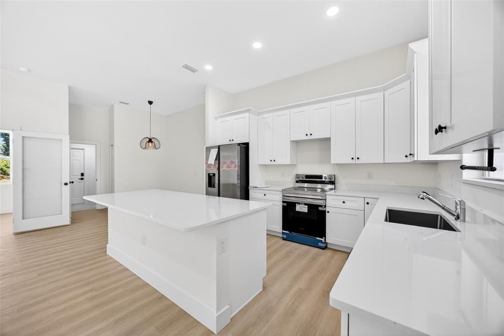 For Sale: $435,000 (4 beds, 2 baths, 1915 Square Feet)