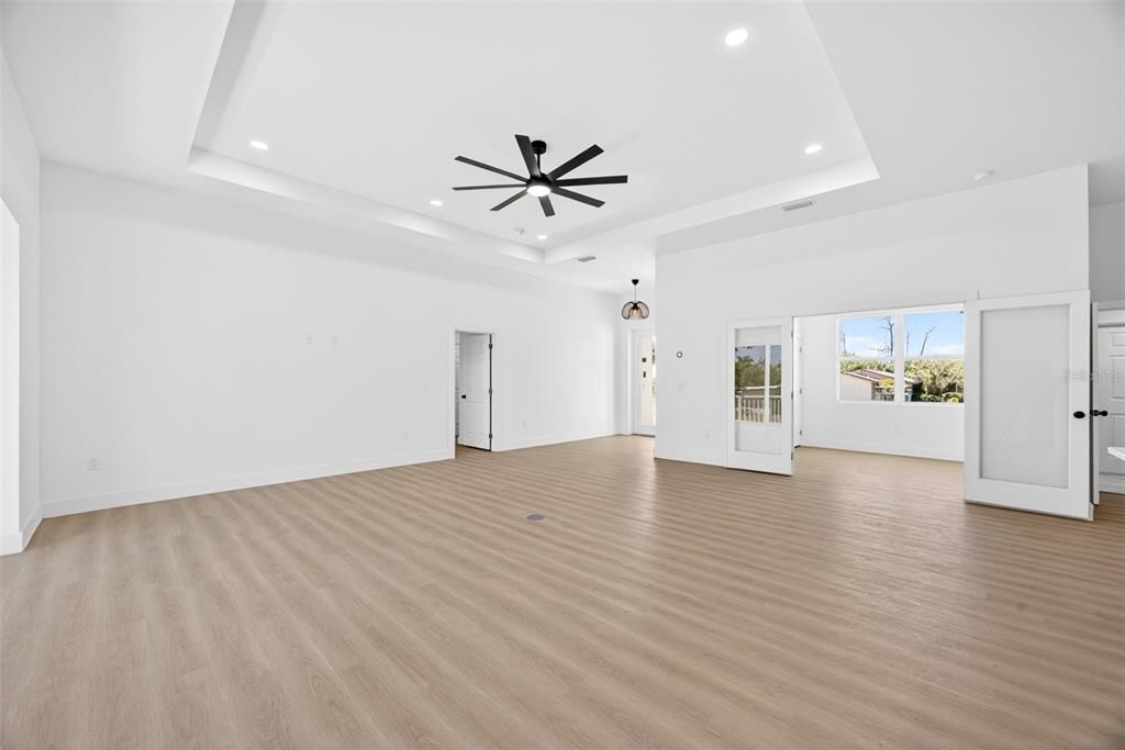 For Sale: $435,000 (4 beds, 2 baths, 1915 Square Feet)