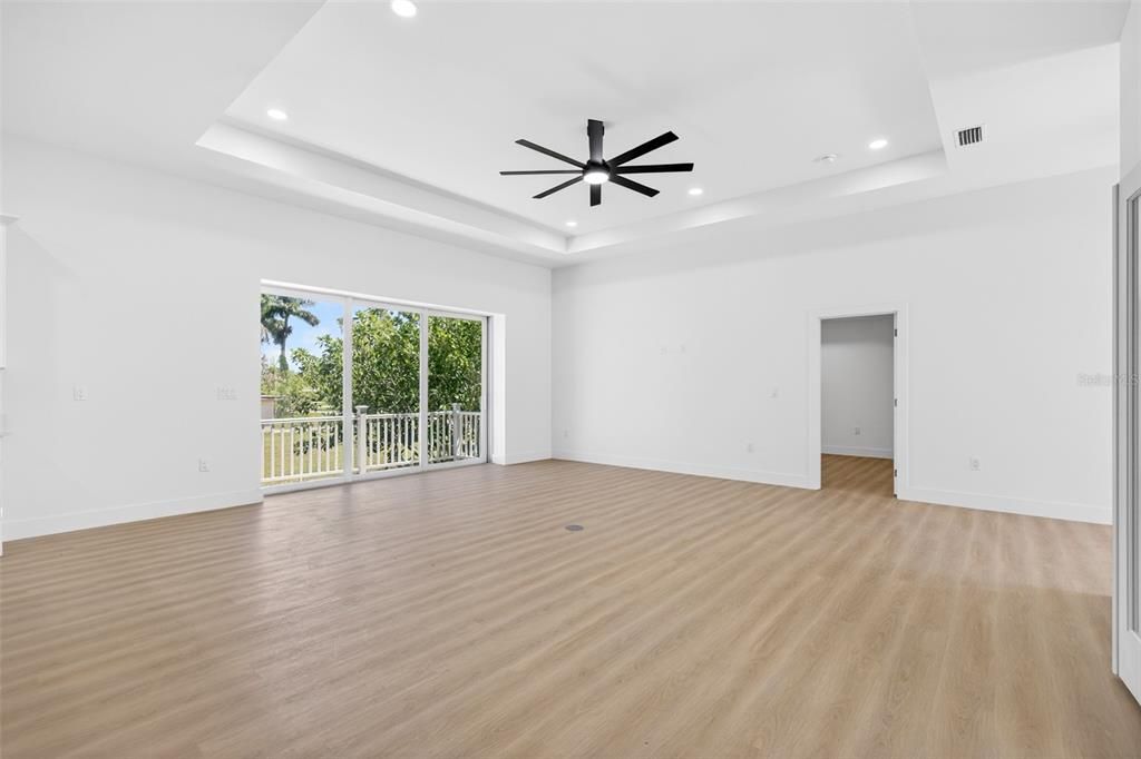 For Sale: $435,000 (4 beds, 2 baths, 1915 Square Feet)