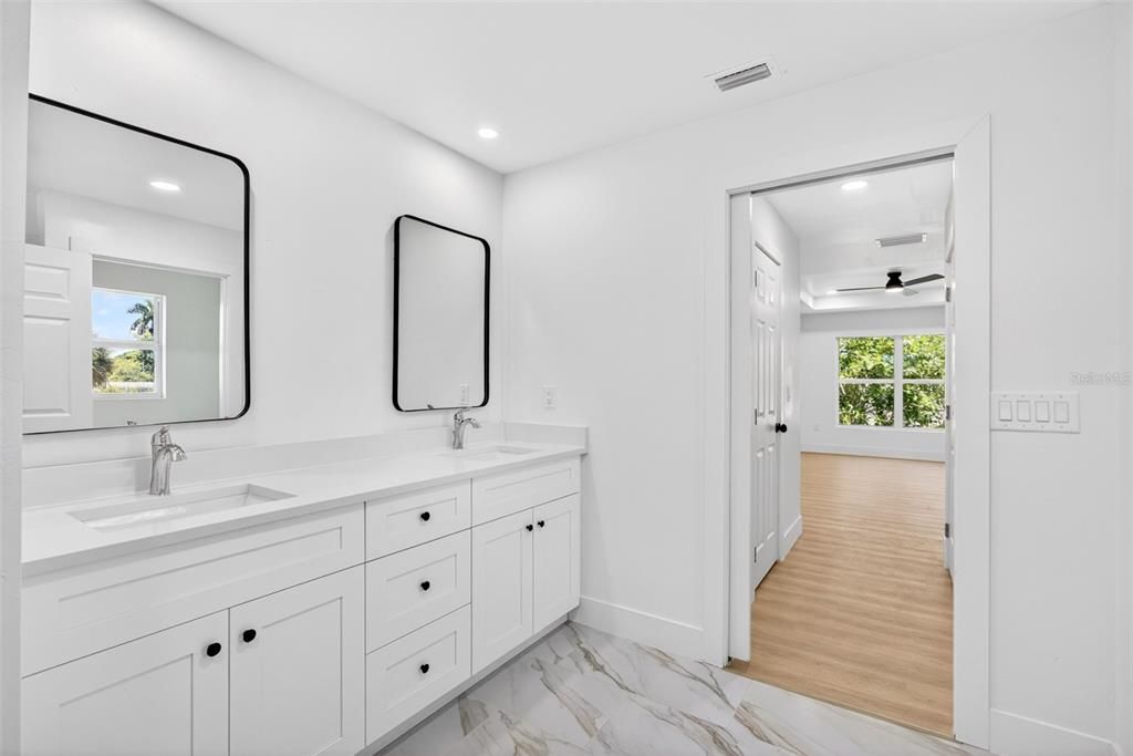 For Sale: $435,000 (4 beds, 2 baths, 1915 Square Feet)