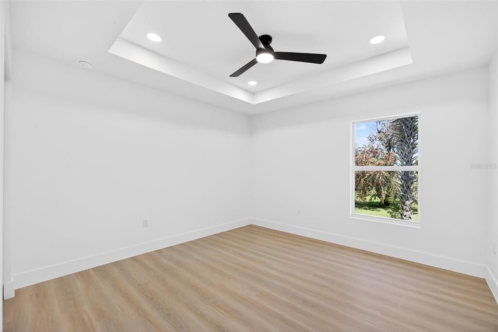 For Sale: $435,000 (4 beds, 2 baths, 1915 Square Feet)