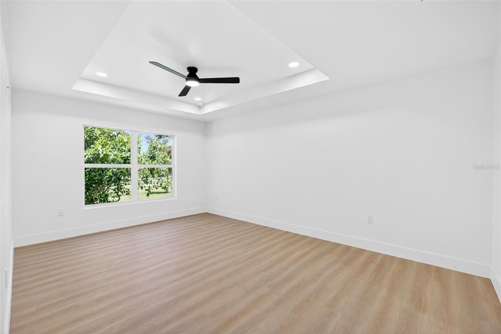 For Sale: $435,000 (4 beds, 2 baths, 1915 Square Feet)