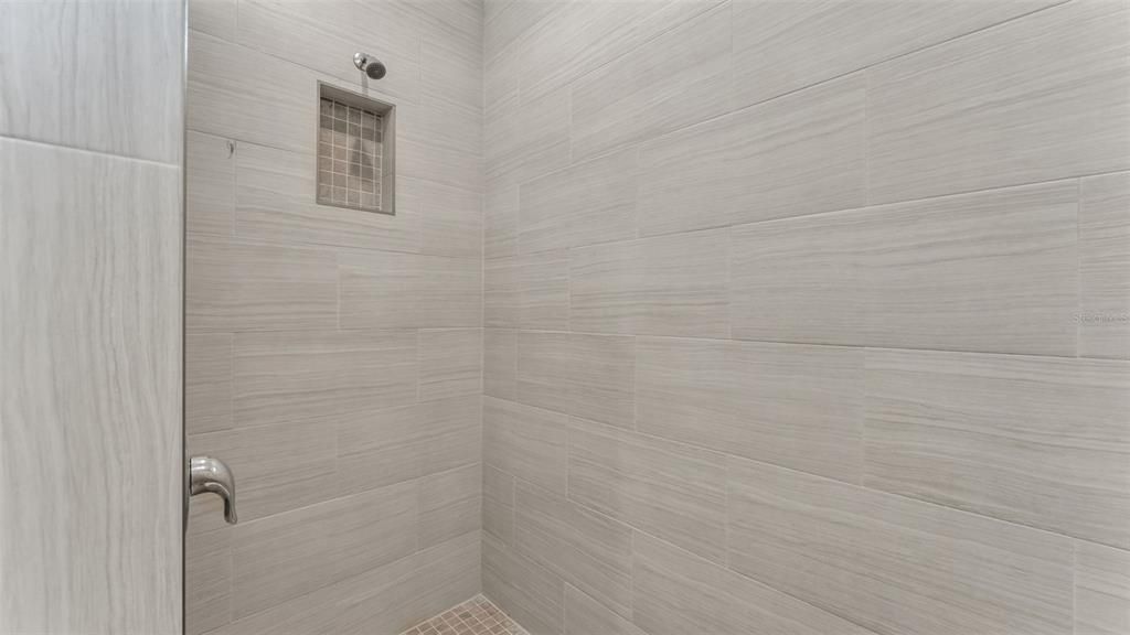 На продажу: $429,000 (4 спален, 2 ванн, 2075 Квадратных фут)