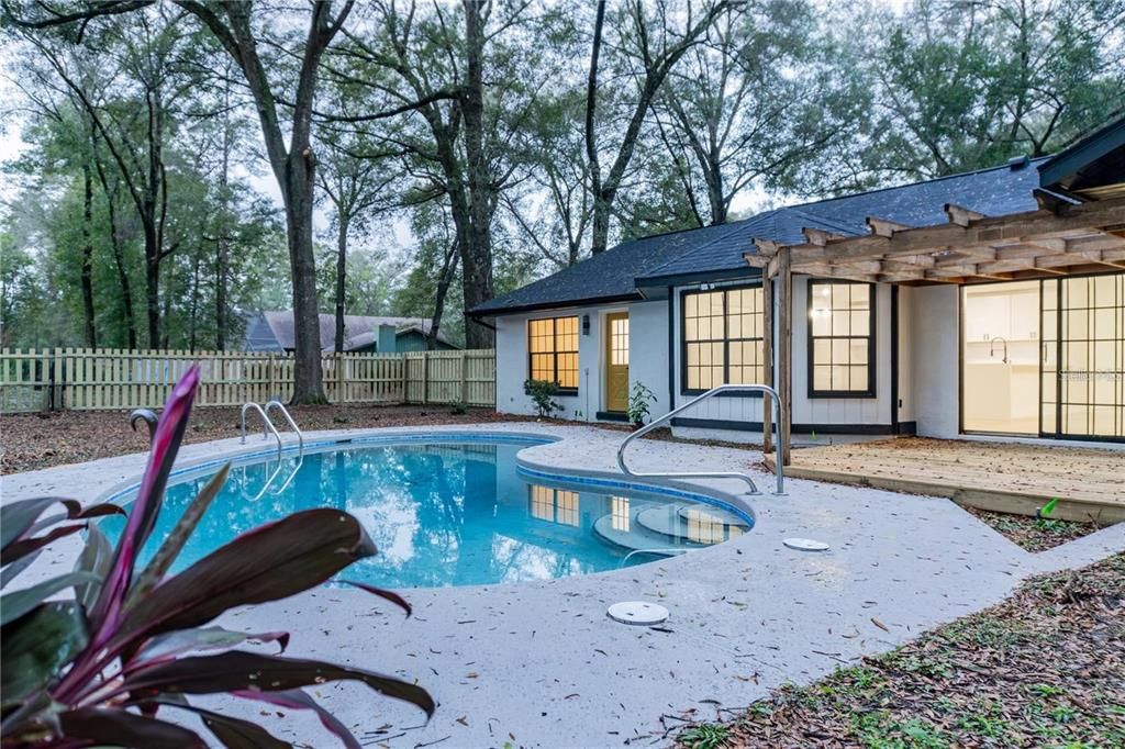 Active With Contract: $569,900 (4 beds, 3 baths, 2882 Square Feet)