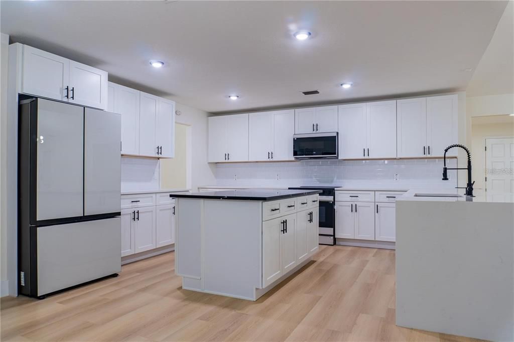 Active With Contract: $569,900 (4 beds, 3 baths, 2882 Square Feet)