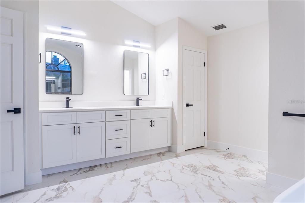 Active With Contract: $569,900 (4 beds, 3 baths, 2882 Square Feet)