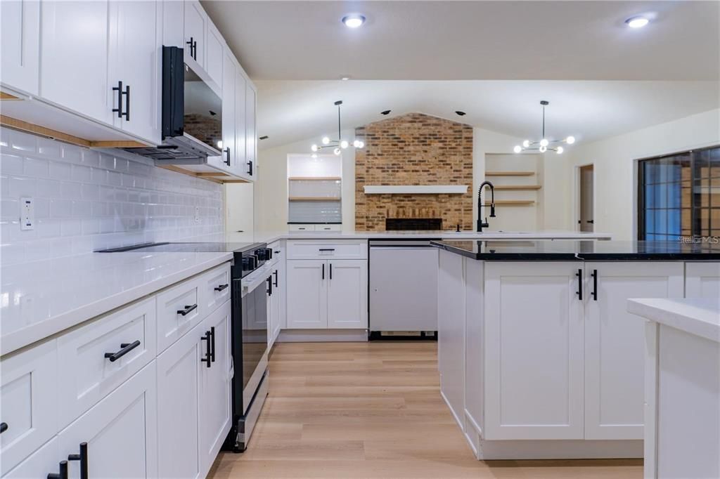 Active With Contract: $569,900 (4 beds, 3 baths, 2882 Square Feet)