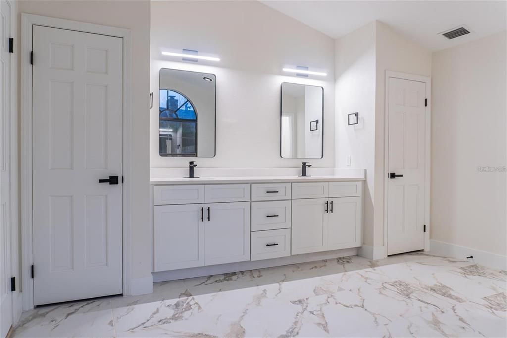 Active With Contract: $569,900 (4 beds, 3 baths, 2882 Square Feet)