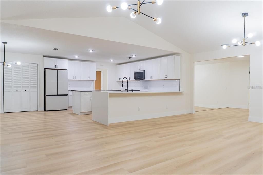 Active With Contract: $569,900 (4 beds, 3 baths, 2882 Square Feet)