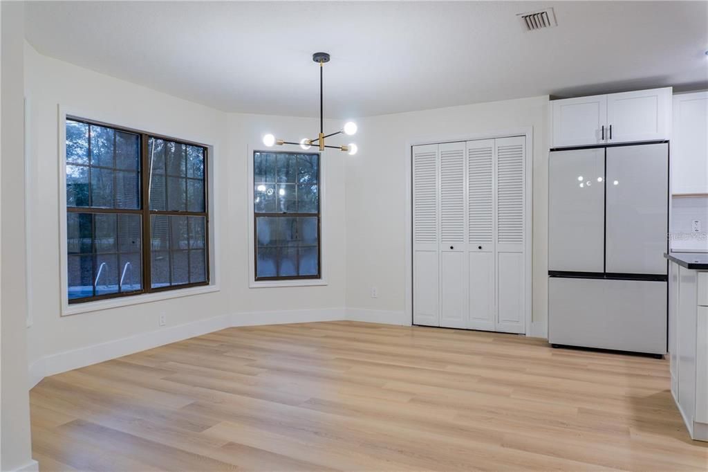 Active With Contract: $569,900 (4 beds, 3 baths, 2882 Square Feet)