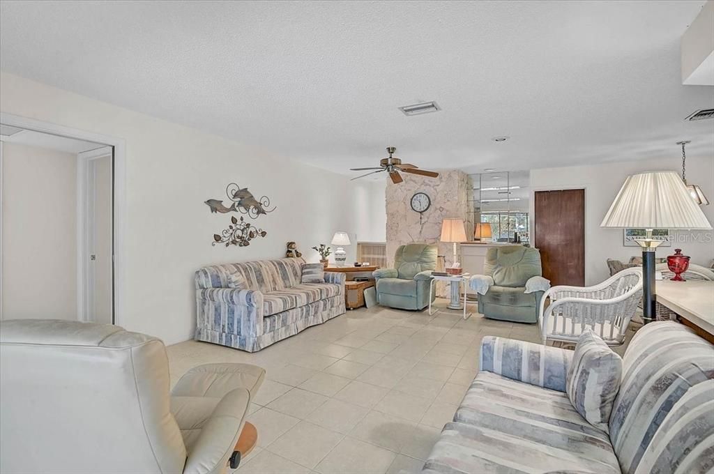 Active With Contract: $775,000 (4 beds, 2 baths, 2553 Square Feet)