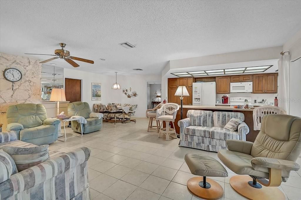 Active With Contract: $775,000 (4 beds, 2 baths, 2553 Square Feet)