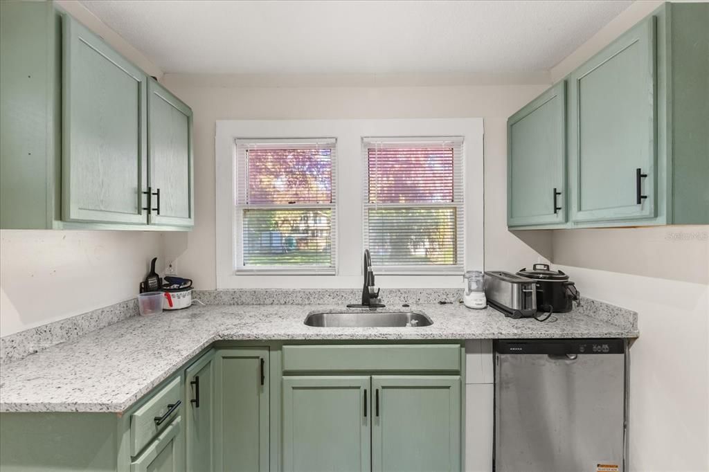 For Sale: $450,000 (4 beds, 3 baths, 1676 Square Feet)