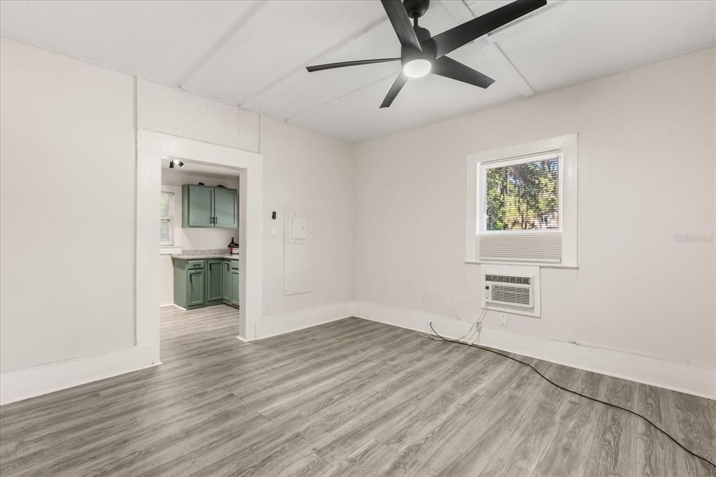 For Sale: $450,000 (4 beds, 3 baths, 1676 Square Feet)
