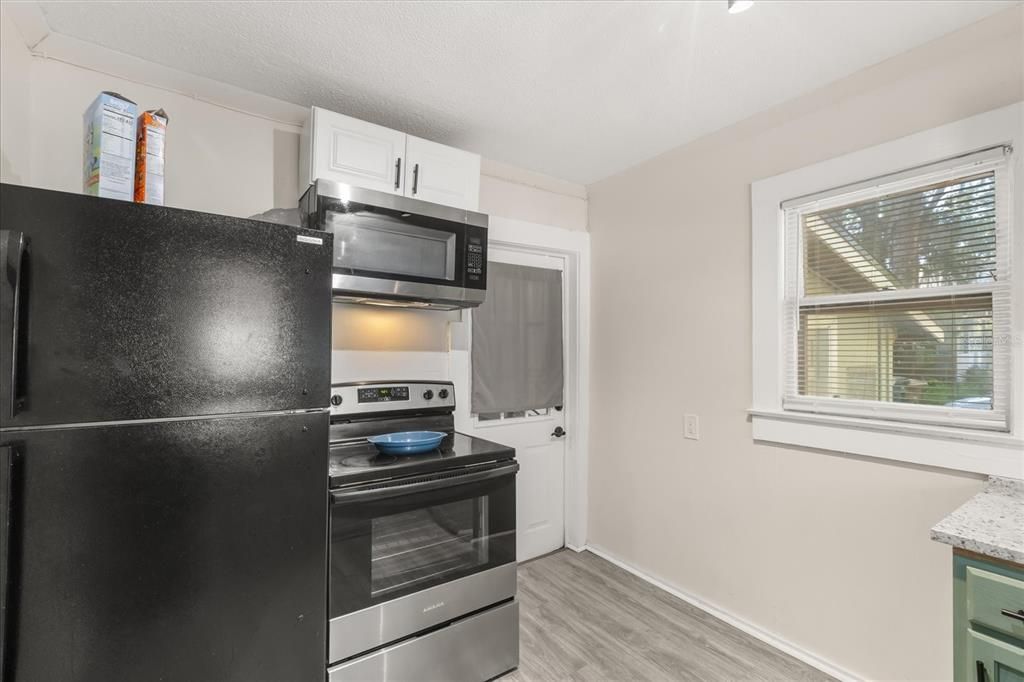 For Sale: $450,000 (4 beds, 3 baths, 1676 Square Feet)
