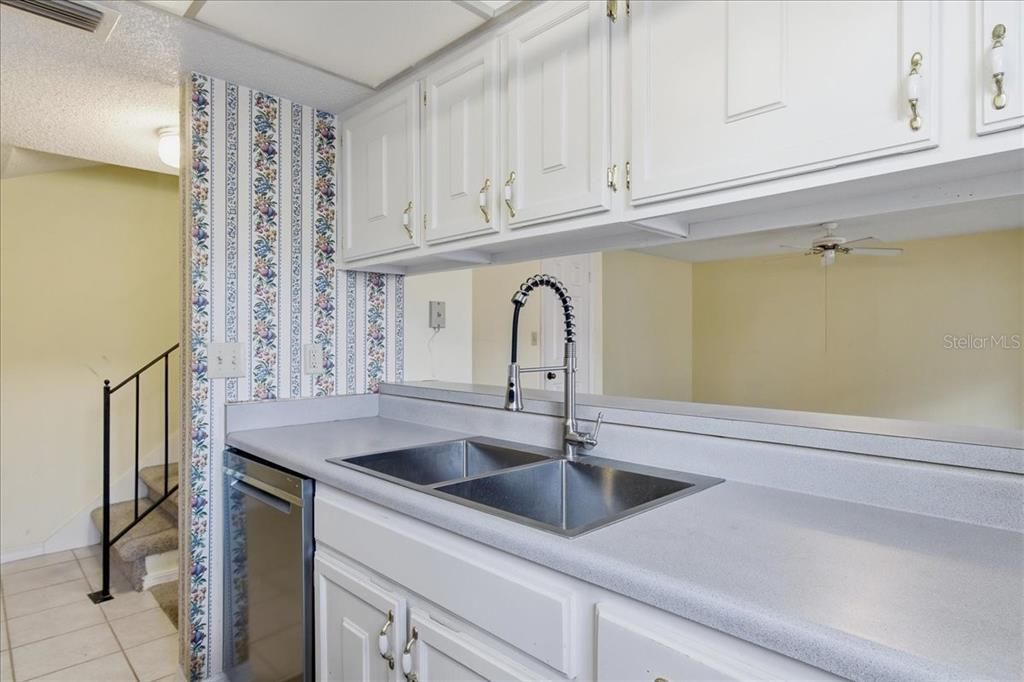 For Sale: $150,000 (3 beds, 2 baths, 1231 Square Feet)