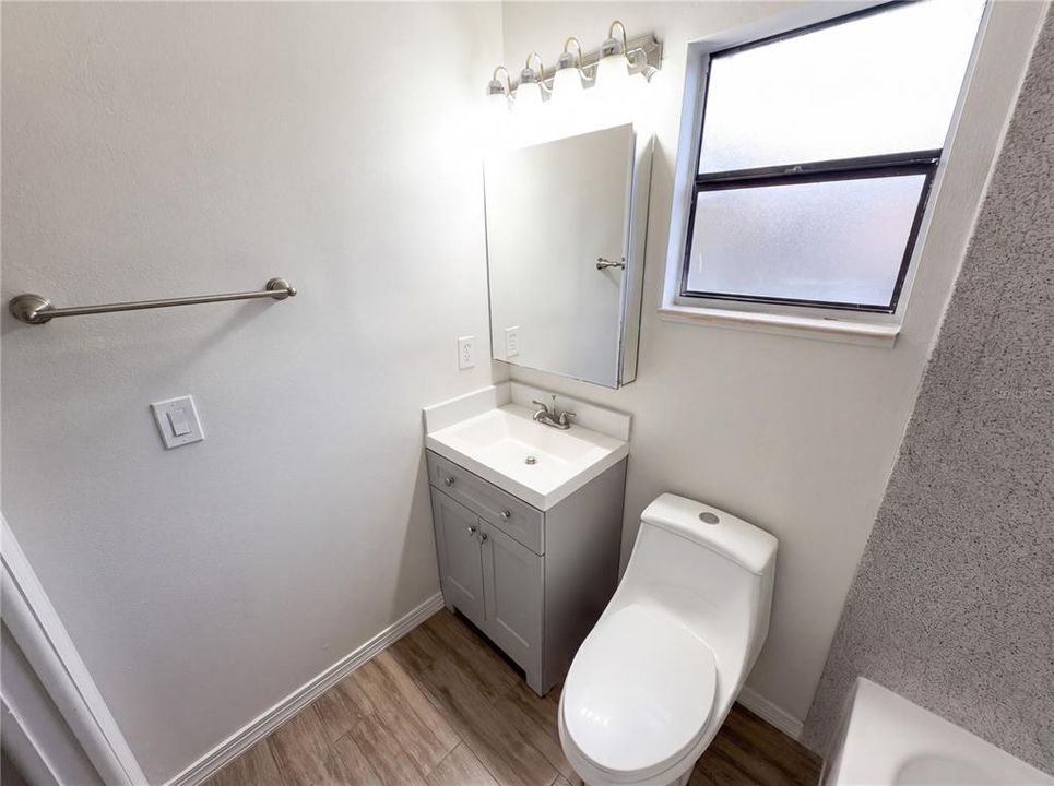 For Sale: $271,000 (4 beds, 2 baths, 1176 Square Feet)