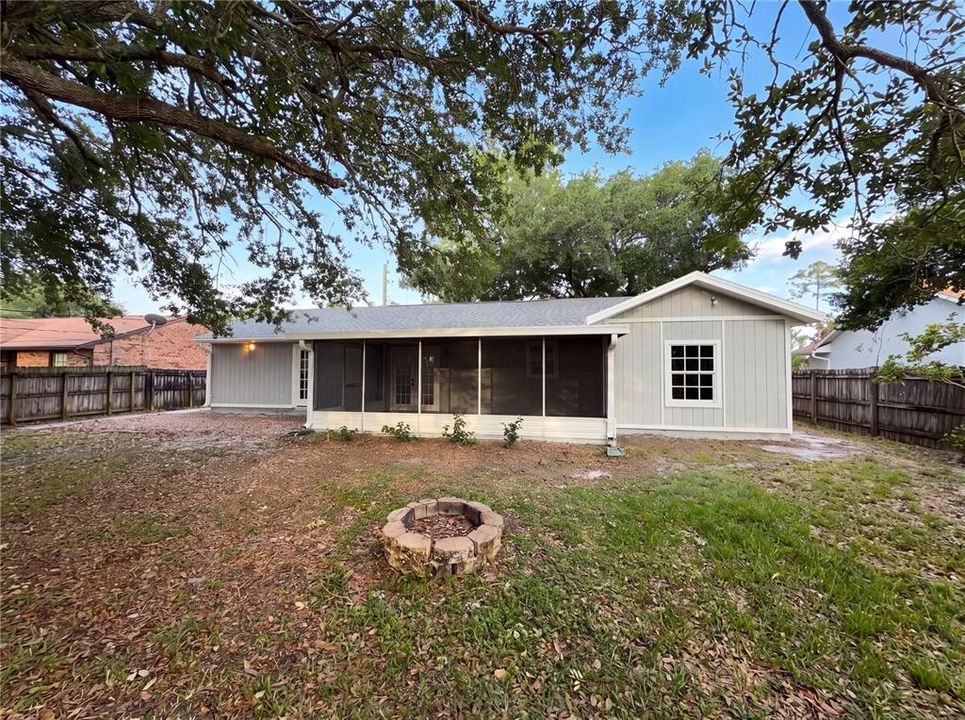 For Sale: $271,000 (4 beds, 2 baths, 1176 Square Feet)