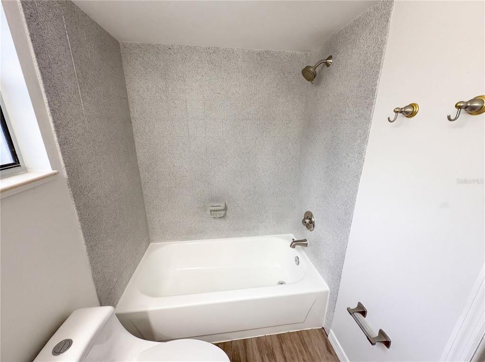 For Sale: $271,000 (4 beds, 2 baths, 1176 Square Feet)