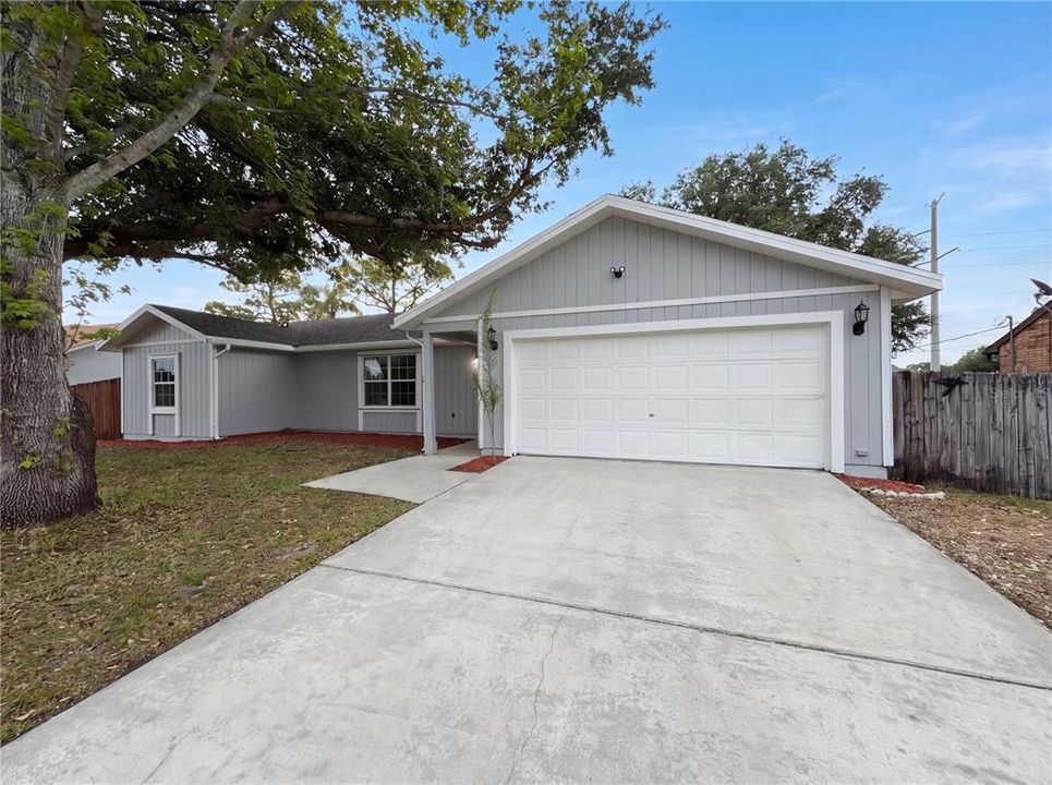 For Sale: $271,000 (4 beds, 2 baths, 1176 Square Feet)