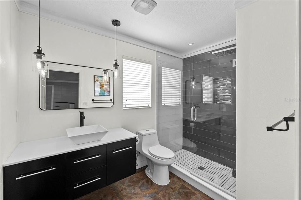 Activo con contrato: $690,000 (4 camas, 3 baños, 2953 Pies cuadrados)