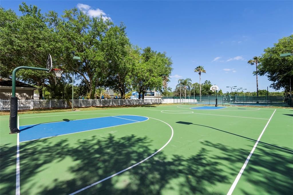 Activo con contrato: $690,000 (4 camas, 3 baños, 2953 Pies cuadrados)
