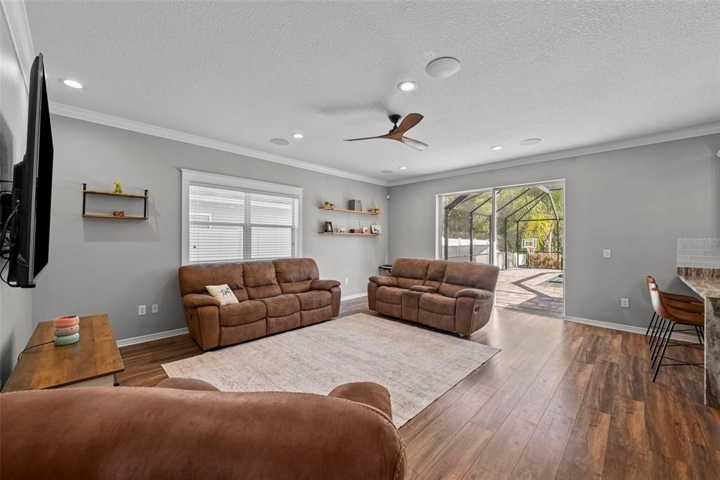 Activo con contrato: $690,000 (4 camas, 3 baños, 2953 Pies cuadrados)