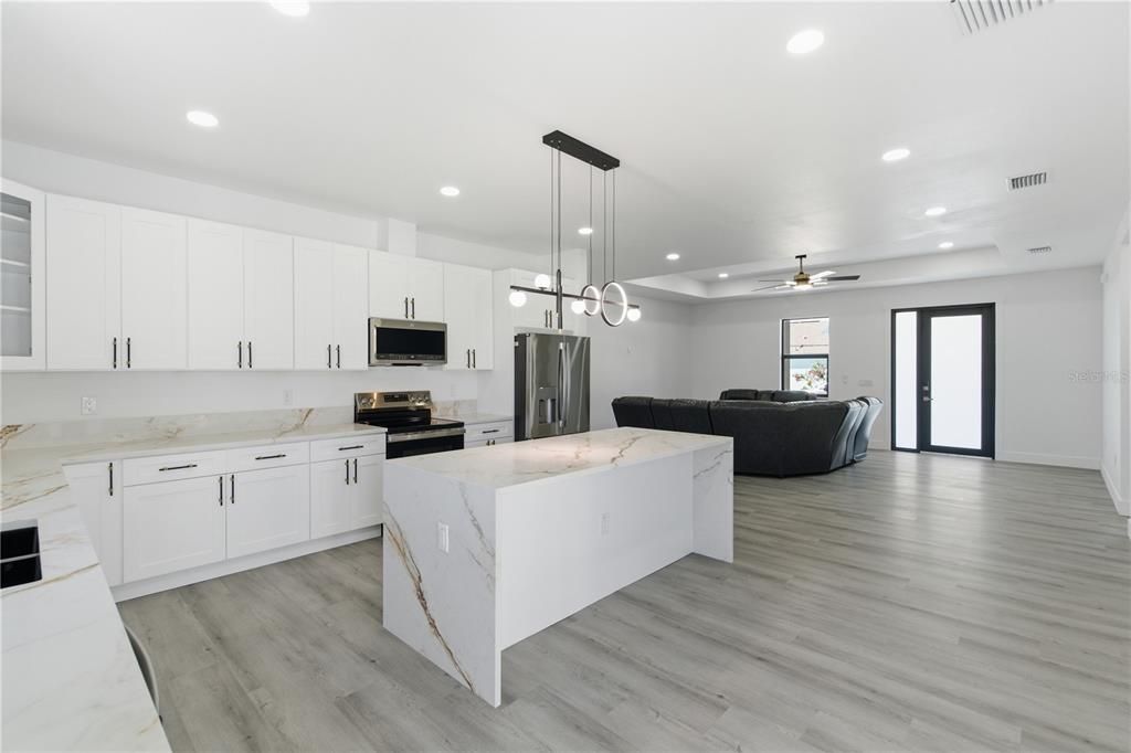 Active With Contract: $514,900 (3 beds, 2 baths, 1659 Square Feet)