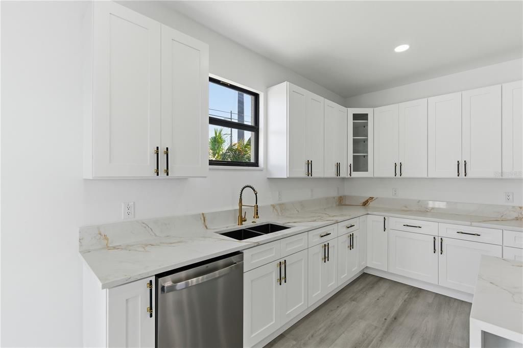Active With Contract: $514,900 (3 beds, 2 baths, 1659 Square Feet)