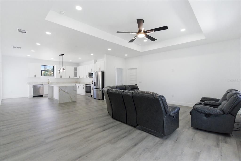 Active With Contract: $514,900 (3 beds, 2 baths, 1659 Square Feet)