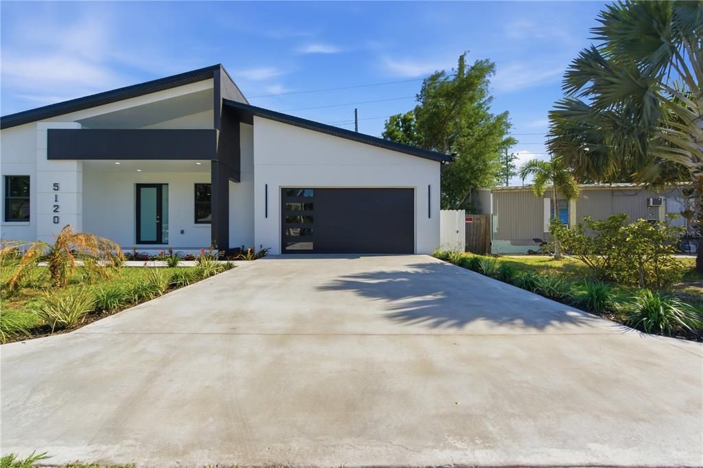 Active With Contract: $514,900 (3 beds, 2 baths, 1659 Square Feet)