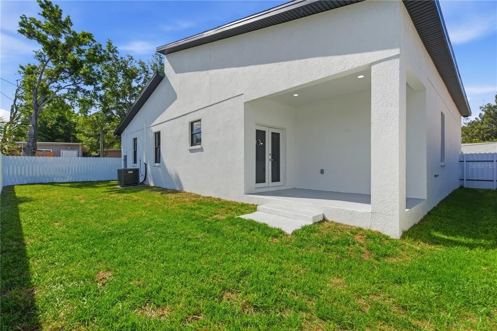 Active With Contract: $514,900 (3 beds, 2 baths, 1659 Square Feet)
