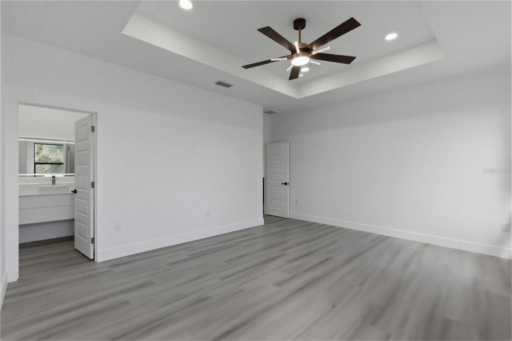 Active With Contract: $514,900 (3 beds, 2 baths, 1659 Square Feet)