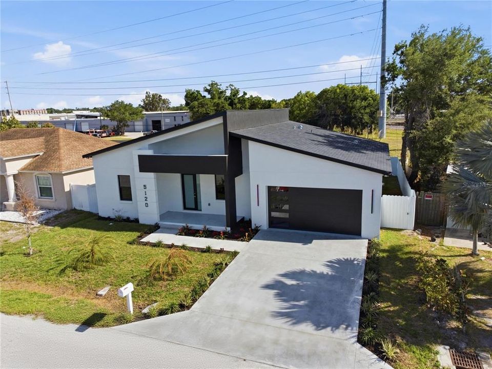 Active With Contract: $514,900 (3 beds, 2 baths, 1659 Square Feet)