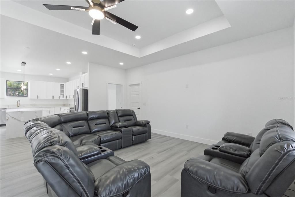 Active With Contract: $514,900 (3 beds, 2 baths, 1659 Square Feet)