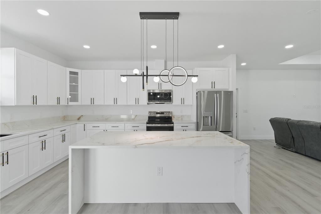 Active With Contract: $514,900 (3 beds, 2 baths, 1659 Square Feet)