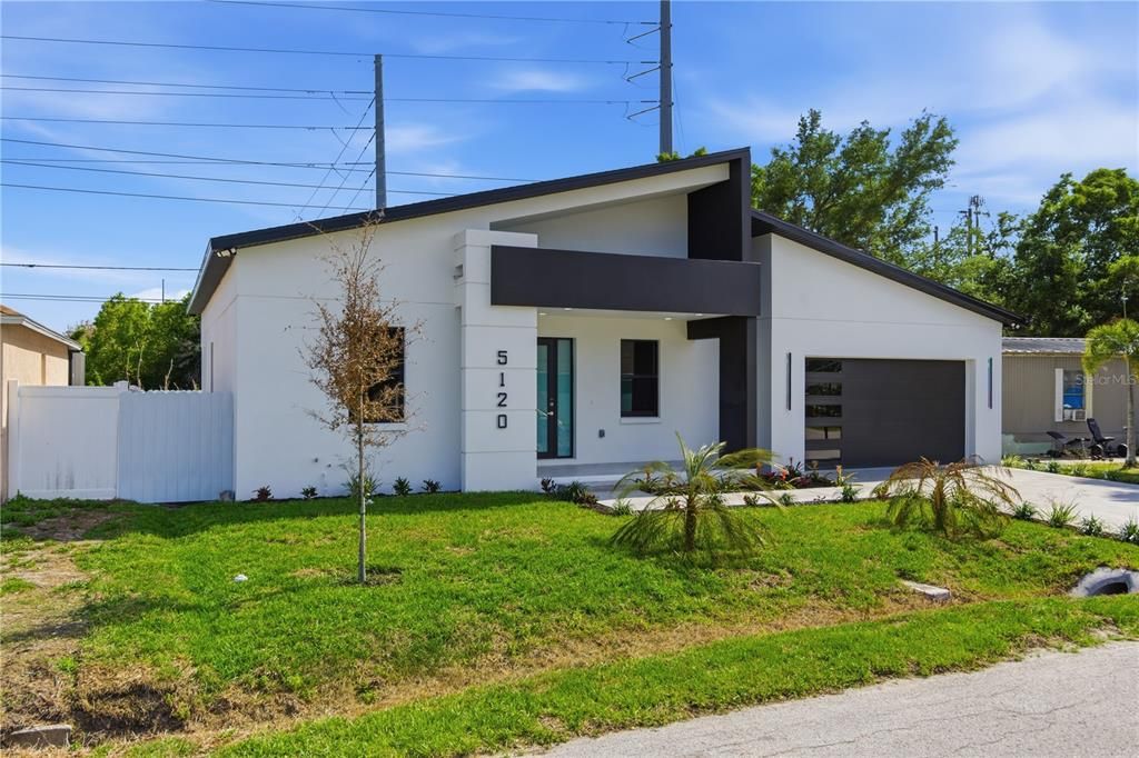 Active With Contract: $514,900 (3 beds, 2 baths, 1659 Square Feet)