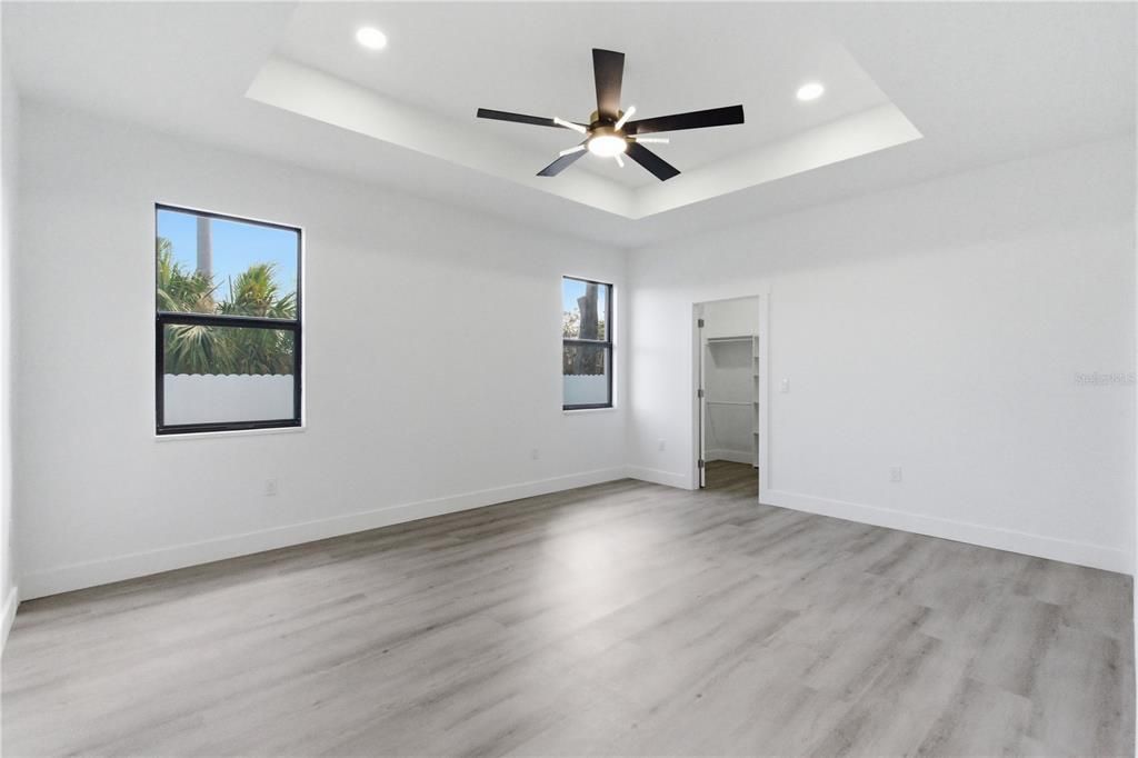 Active With Contract: $514,900 (3 beds, 2 baths, 1659 Square Feet)