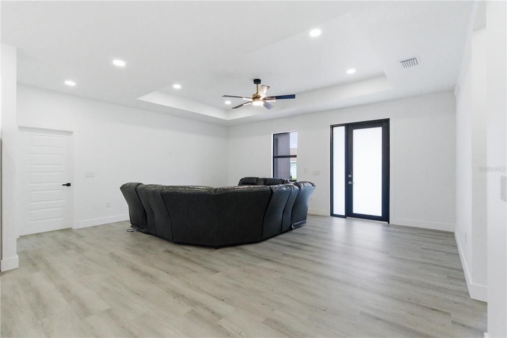 Active With Contract: $514,900 (3 beds, 2 baths, 1659 Square Feet)