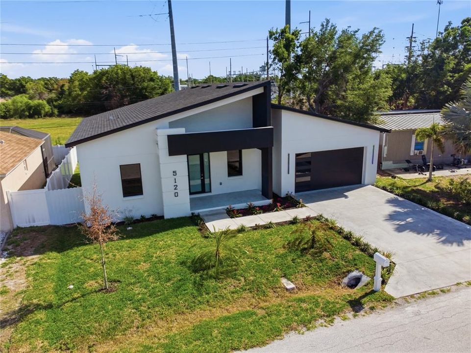 Active With Contract: $514,900 (3 beds, 2 baths, 1659 Square Feet)